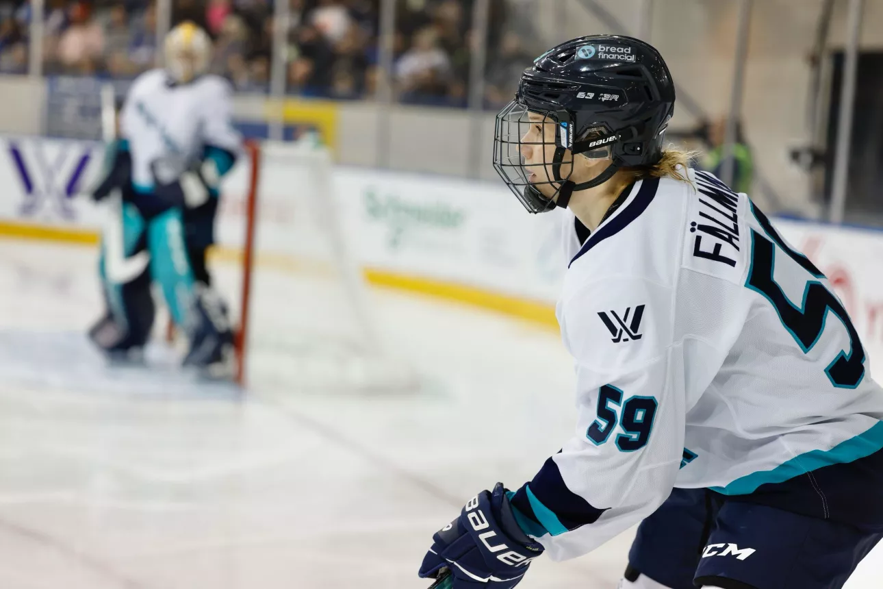 Image of a female hockey player from PWHL New York. 